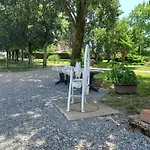 A La Campagne De 2 A 12 Pers