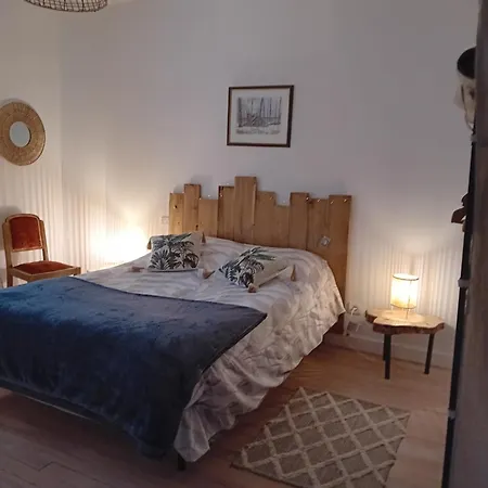 A La Campagne De 2 A 12 Pers Holiday home *